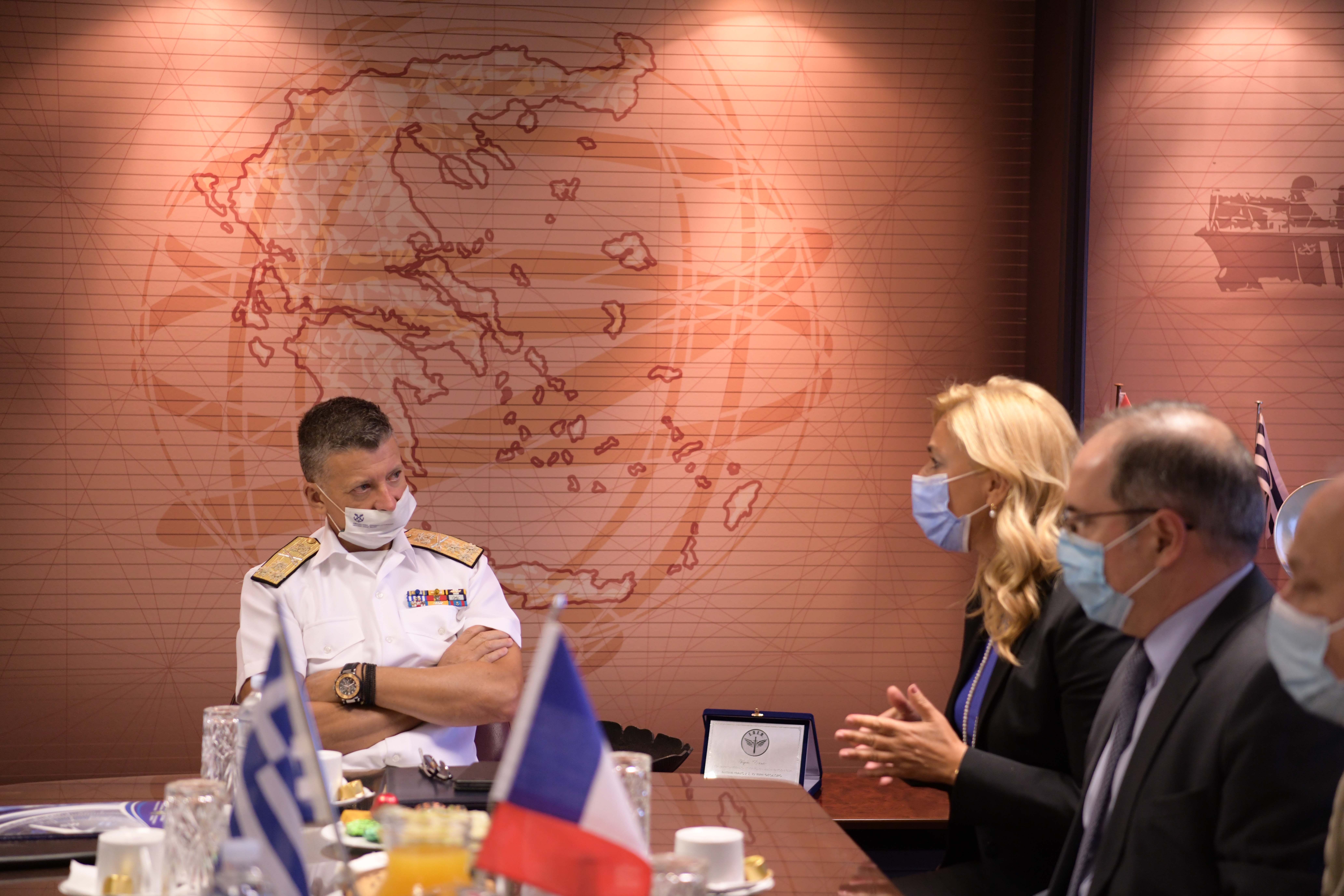 υπογραφή της διμερούς συμφωνίας από τον κ. Αρχηγό και την κα. Παλαιολόγου, που έγινε στο Υπουργείο την Πέμπτη 22 Ιουλίου 2021